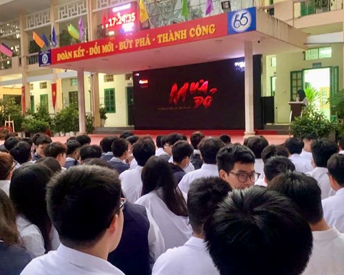 Mưa Đỏ – Khi Lịch Sử Chạm Đến Trái Tim Tuổi Trẻ