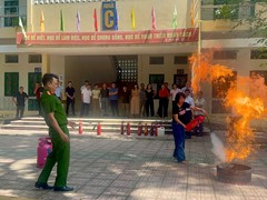 Trường THPT Xuân Đỉnh tổ chức tập huấn, huấn luyện nghiệp vụ chữa cháy và cứu nạn, cứu hộ năm 2026